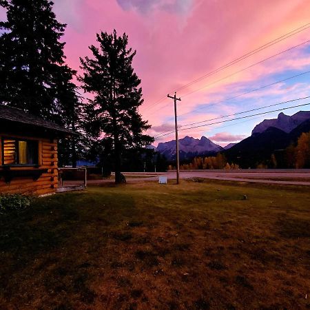 Park Gate Chalets Hotel Canmore Zewnętrze zdjęcie