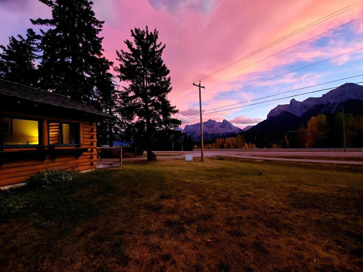 Park Gate Chalets Hotel Canmore Zewnętrze zdjęcie
