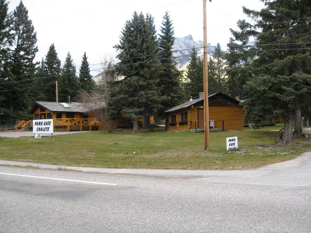 Park Gate Chalets Hotel Canmore Zewnętrze zdjęcie