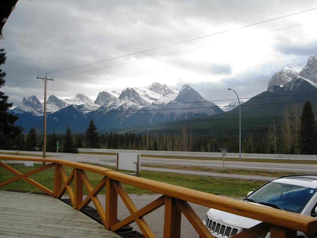 Park Gate Chalets Hotel Canmore Zewnętrze zdjęcie
