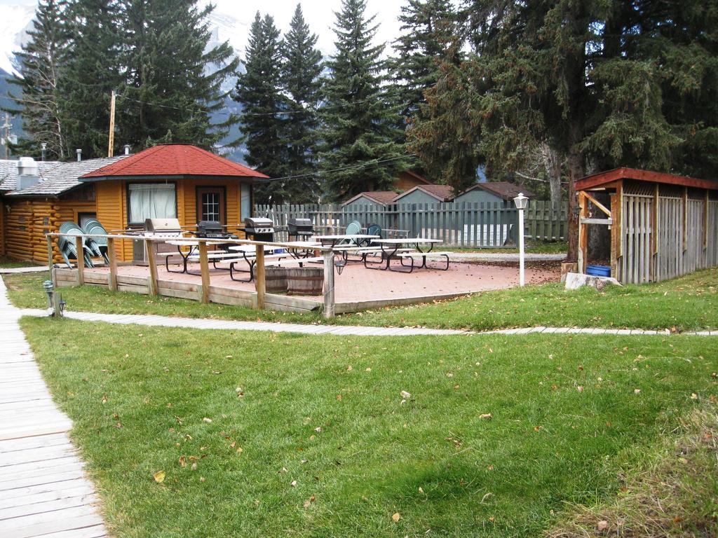 Park Gate Chalets Hotel Canmore Zewnętrze zdjęcie
