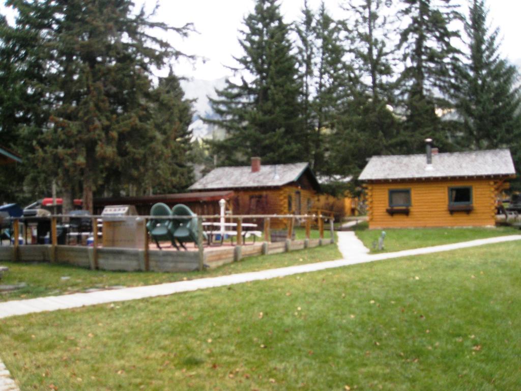 Park Gate Chalets Hotel Canmore Zewnętrze zdjęcie